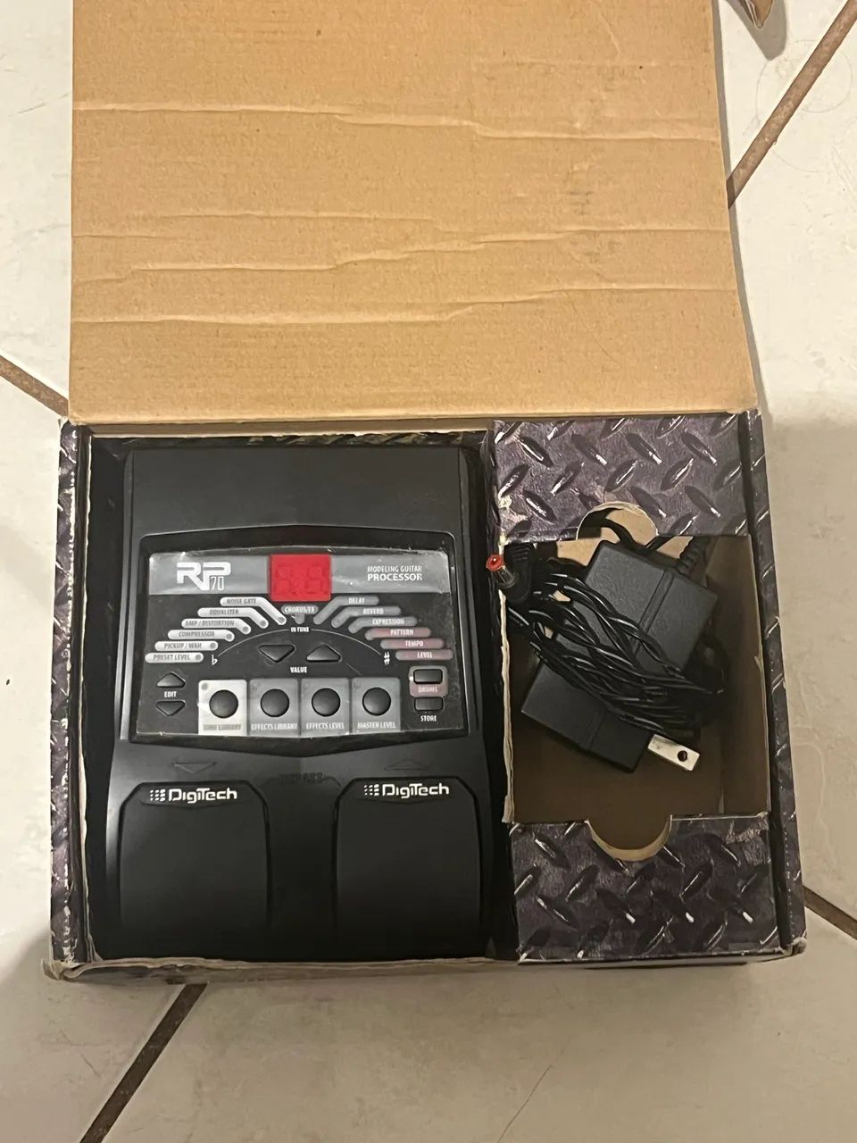 Pedaleira multi efeitos digiTech RP70 - Foto 2