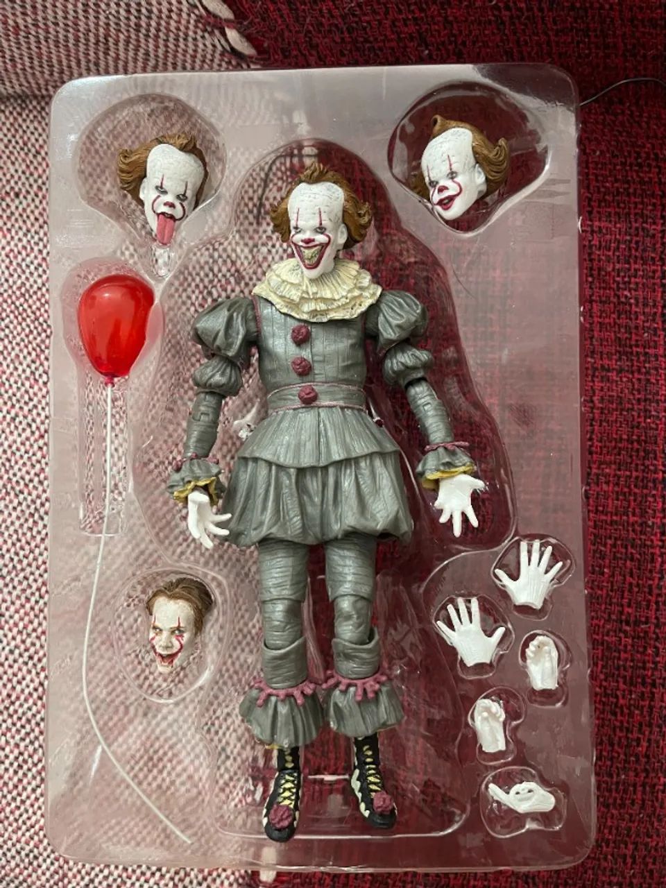 NECA It Pennywise Joker Action Figure - Foto 3