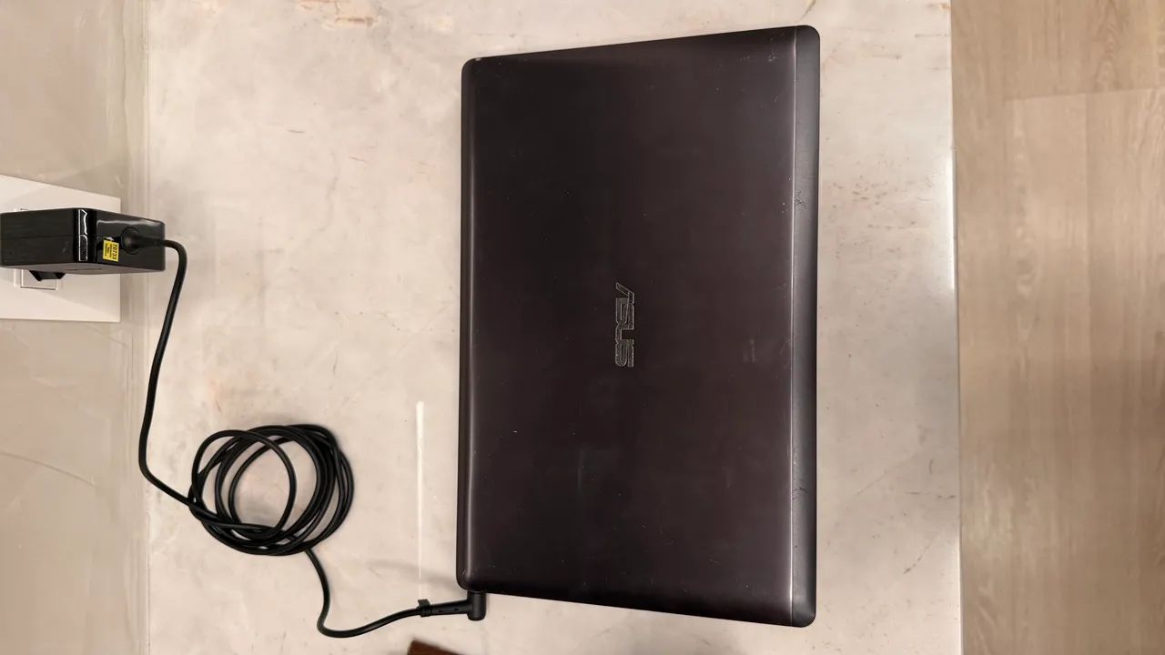Vendo notebook Asus de 12 polegadas, com 250 gb de HD, 4gb de memória ram, único dono.