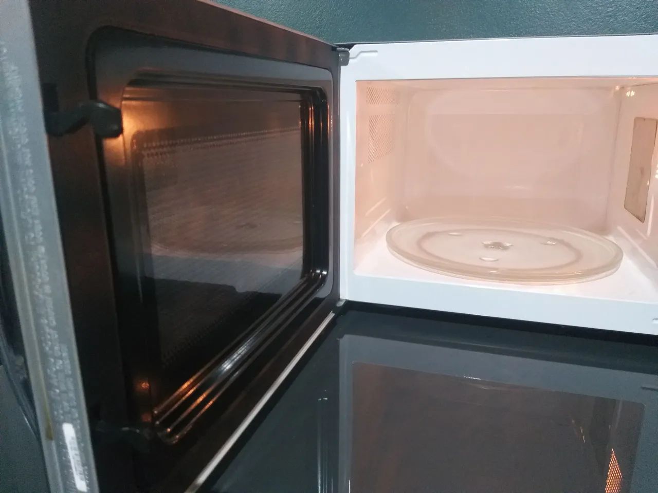 Microondas Philco 31 litros semi novo - Foto 3