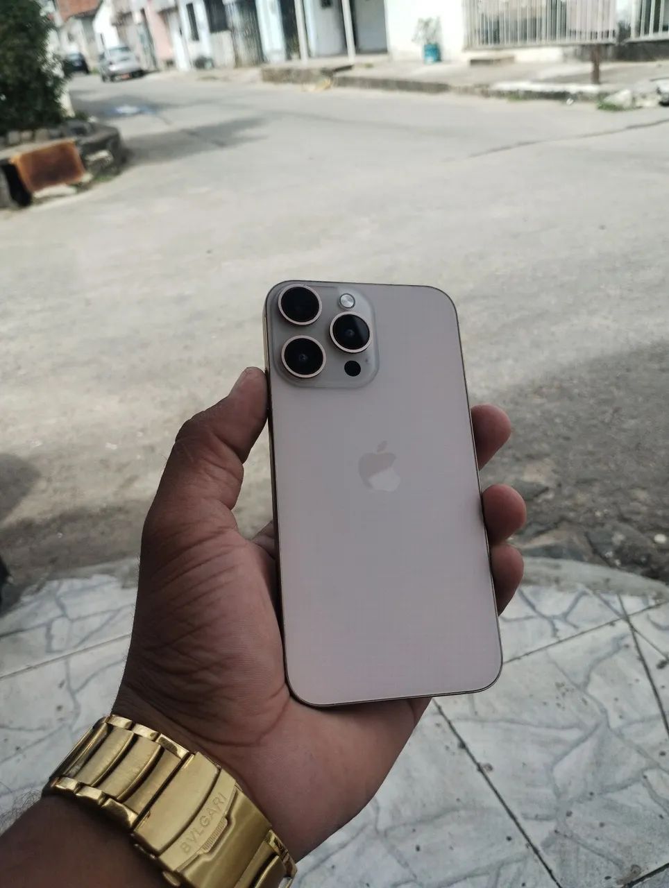 iPhone XR na carcaça do 16 pro Max  - Foto 2