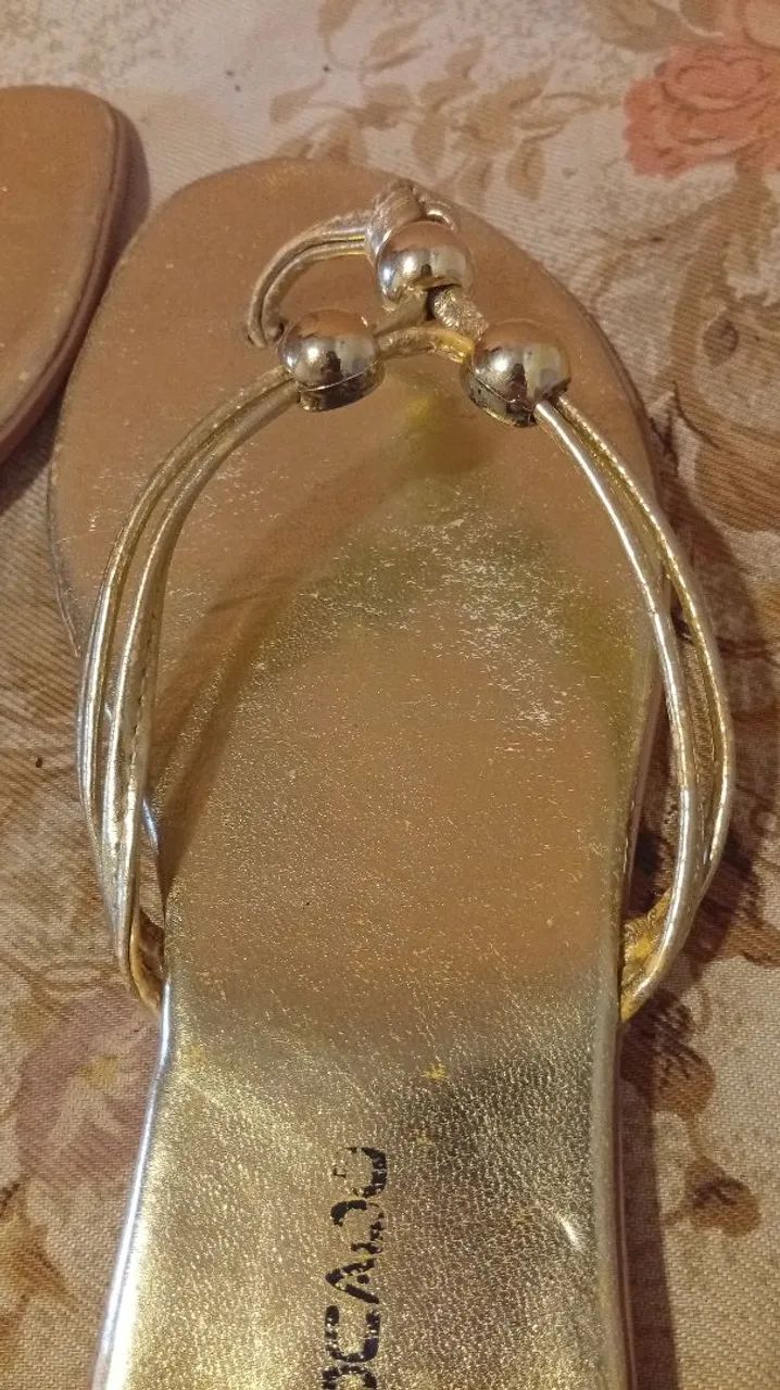 Rasteirinha dourada com bolinhas, tam. 39 - Foto 4
