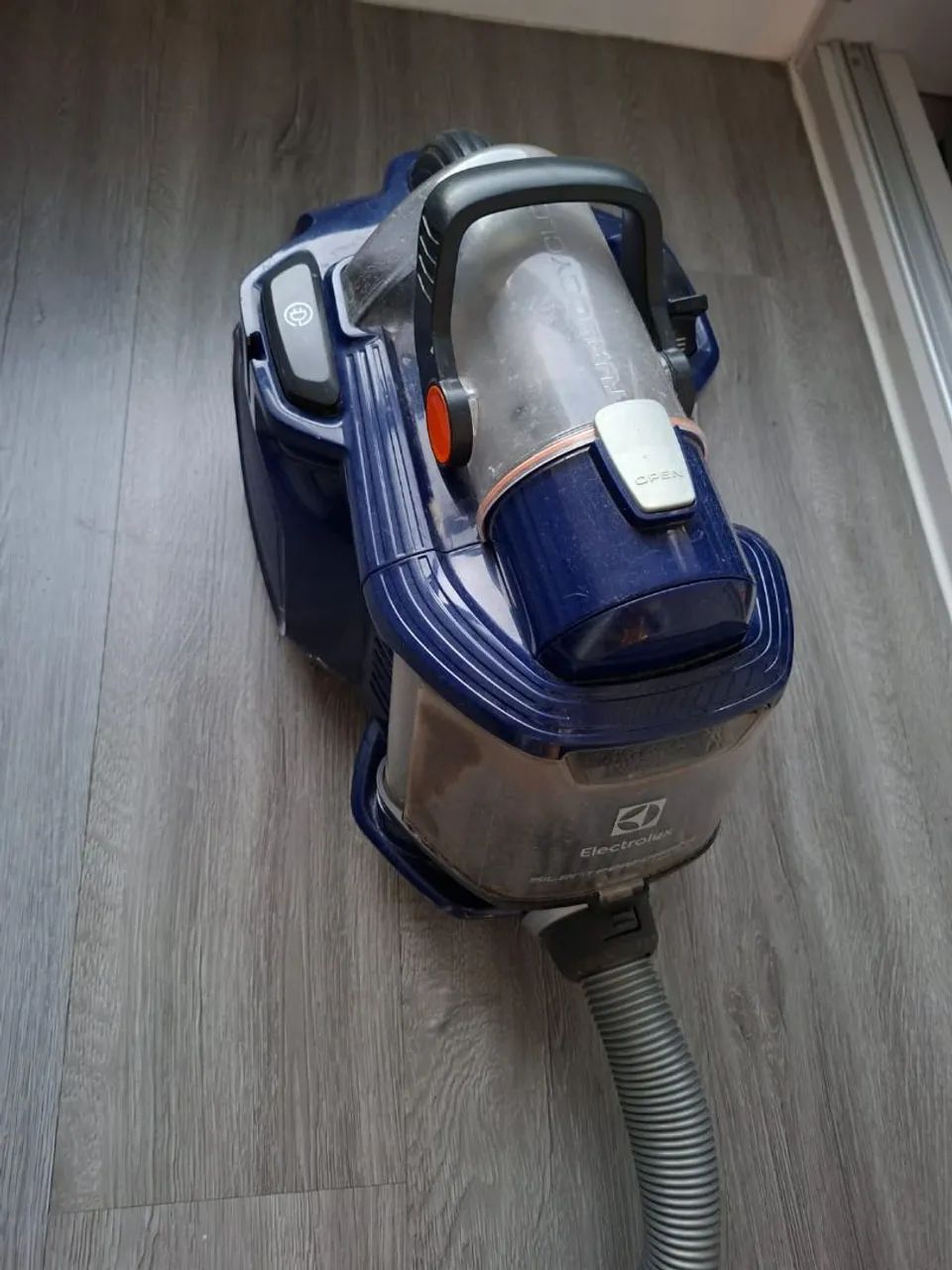 Aspirador de Pó sem saco Electrolux 1200 W Silent Performer Cyclonic (CY01)  220V - Foto 3