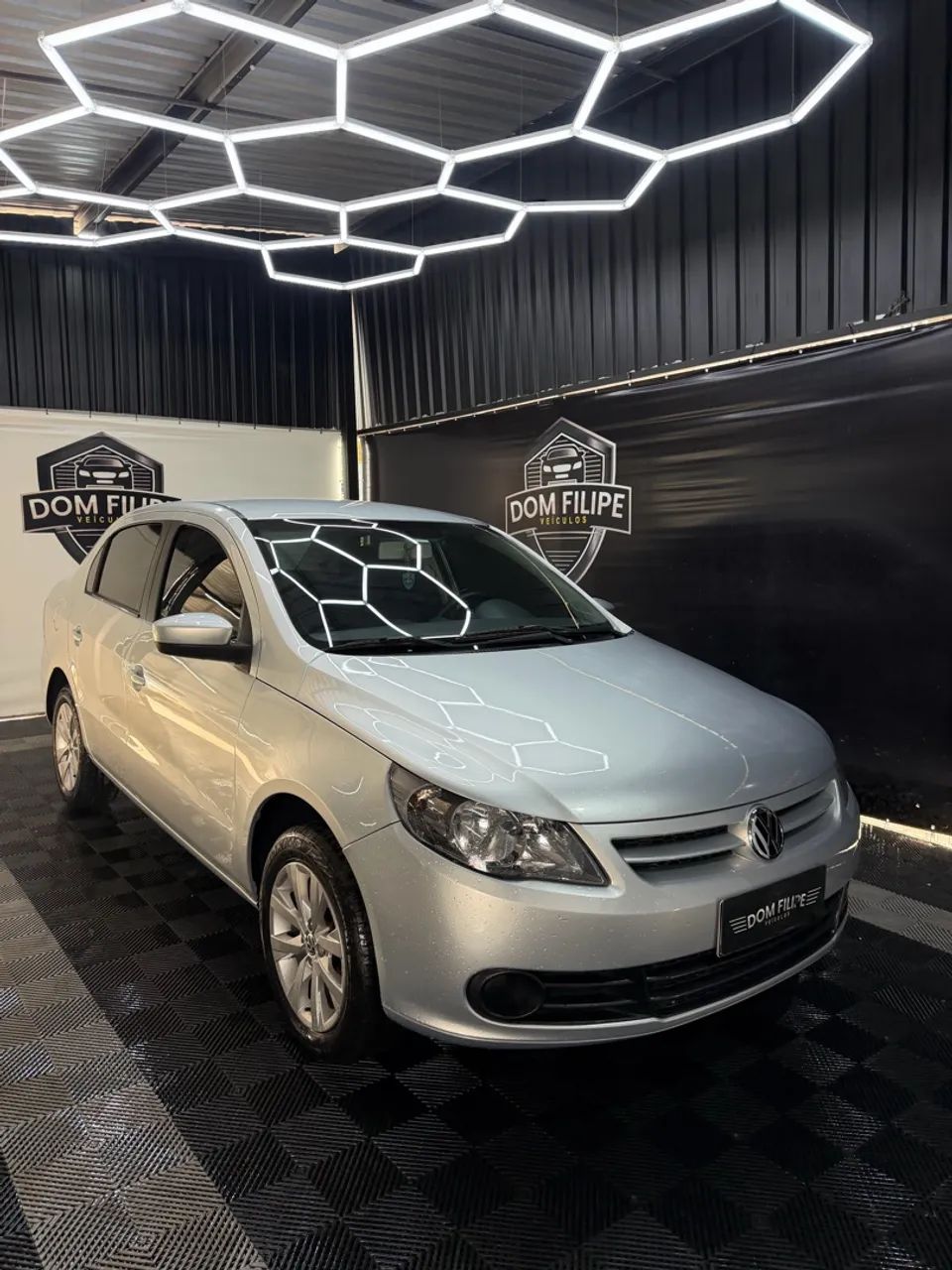 Volkswagen Voyage VOYAGE TREND 1.6 Mi Total Flex 8V 4p 2013