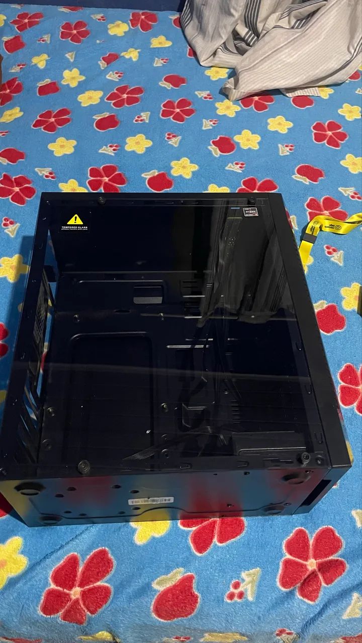 Gabinete com lateral de vidro temperado  - Foto 2