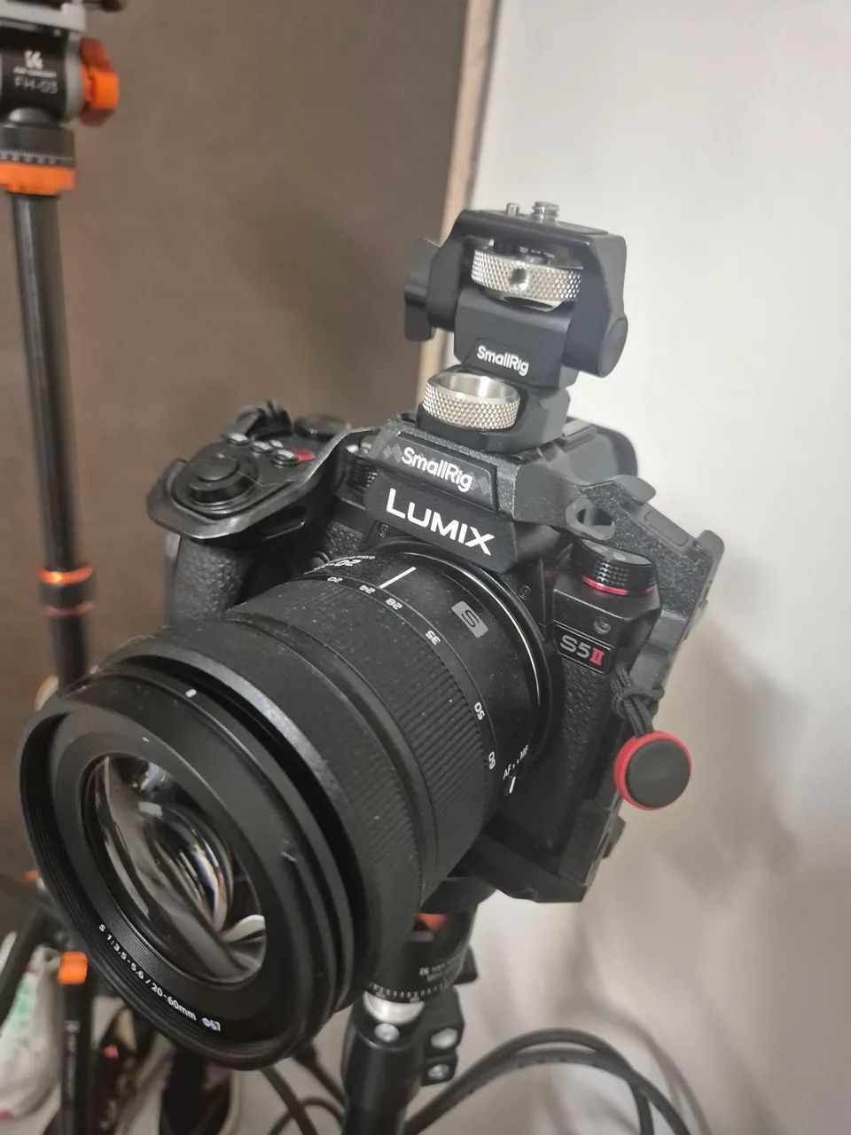 CÂMERA LUMIX COM 2 LENTES NOVA - Foto 3