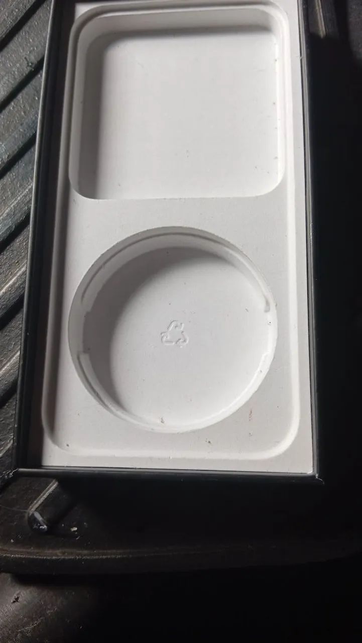Vendo a caixinha e a Capinha iPhone 13 Pro - Foto 5