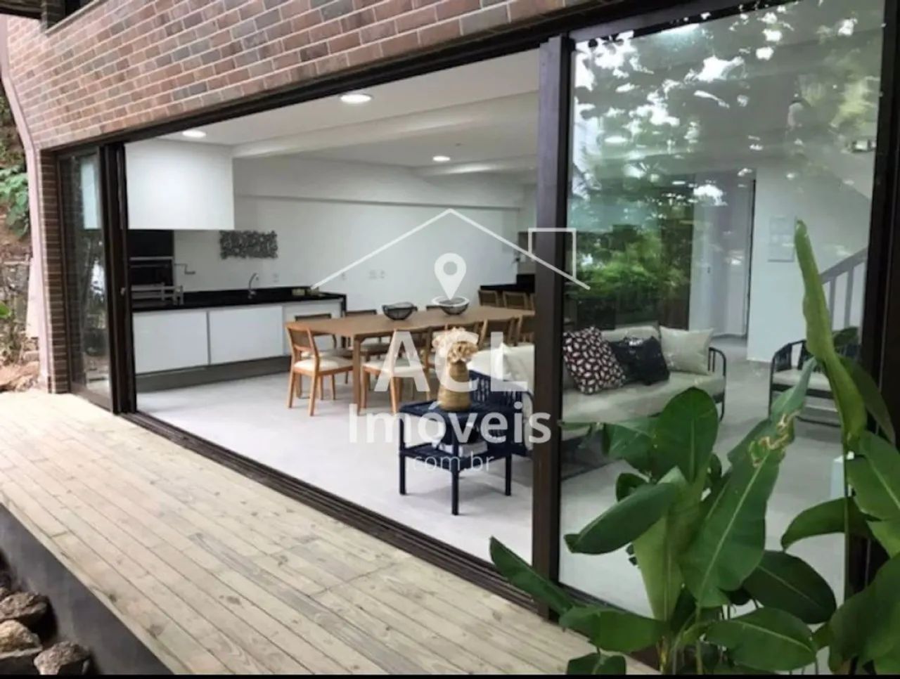 CASA EM CONDOMINIO NO CANTO DIREITO DE CAMBURI PE NA AREIA - CA0039.