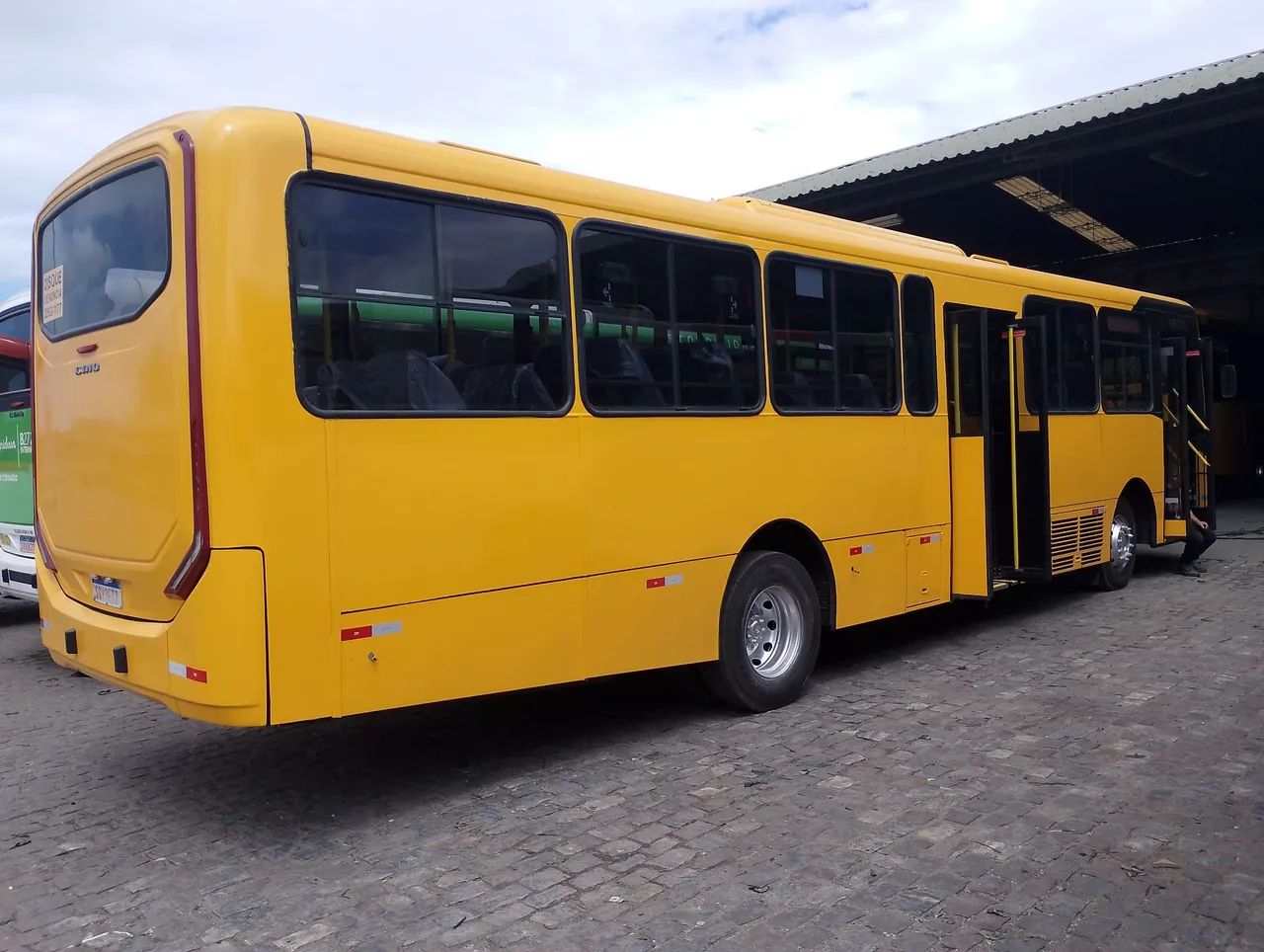 Caio Apache ano 2024/25 Mercedes 1721, com 42 lugares  - Foto 3