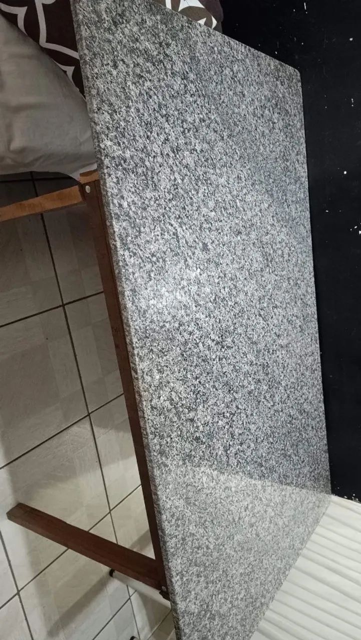 Vendo uma pedra de mármore 