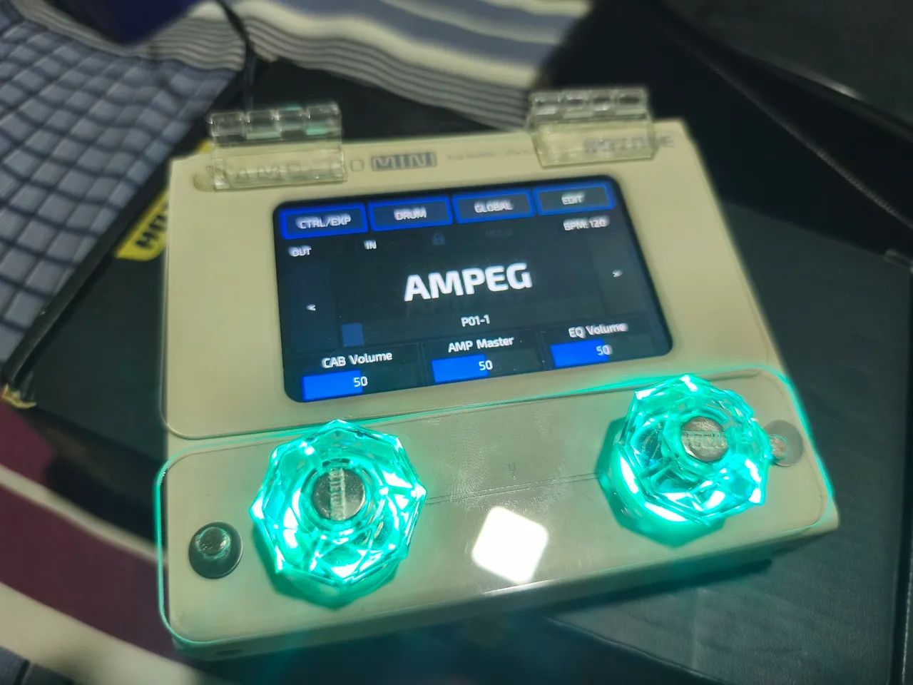 Hotone ampero mini + Ampero switch + protetor acrílico