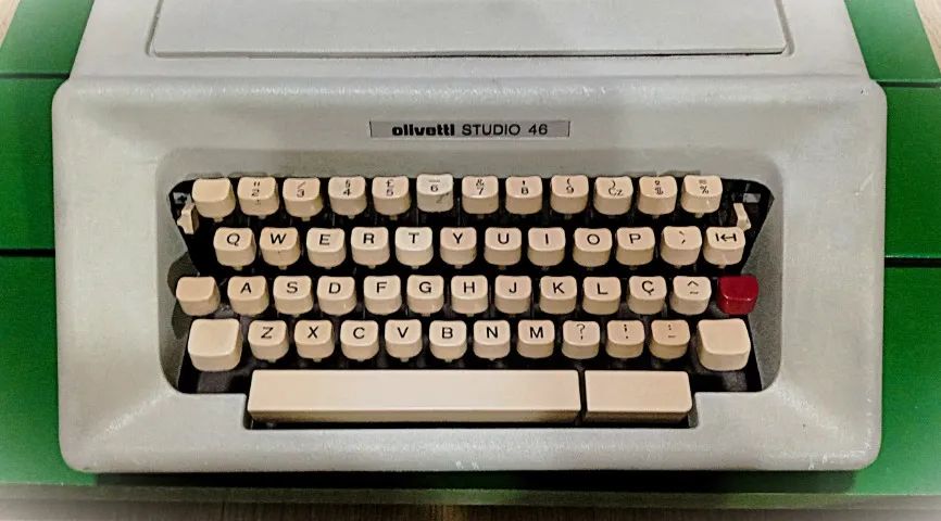 Máquina de Escrever Antiga Olivetti Studio 46 - Foto 3