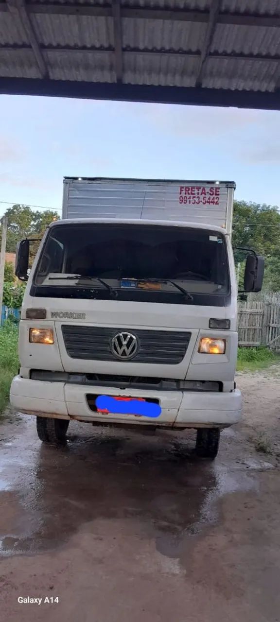 Caminhão baú de fretes e mudanças 