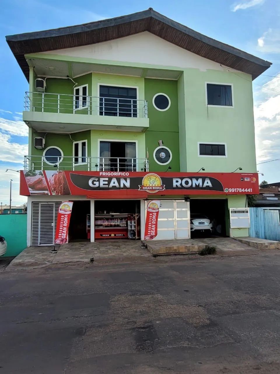 PRÉDIO COMERCIAL E RESIDENCIA