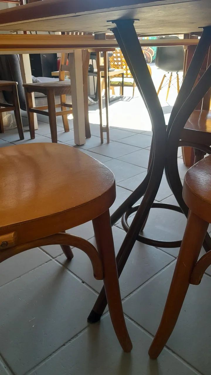 Conjunto de Mesa com 4 cadeiras  - Foto 3