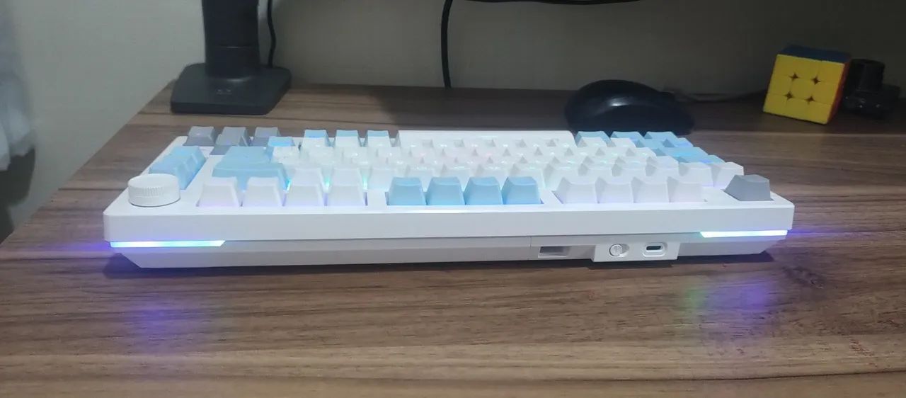 Teclado r75 pro da basike branco com 19 tipos de rgb com caixa  - Foto 3