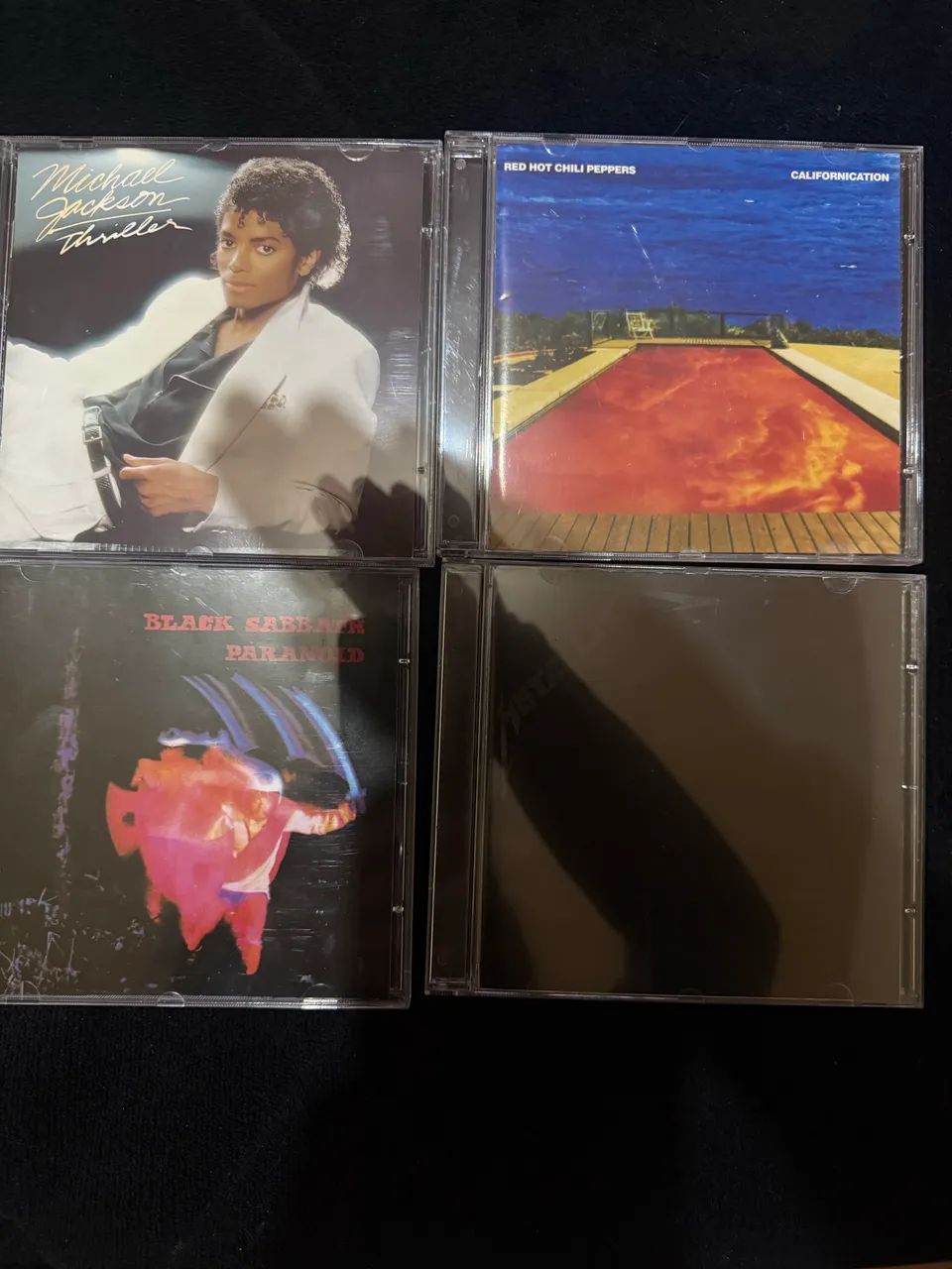 8 CDs variados apenas o countdown com um quebrado para abrir 