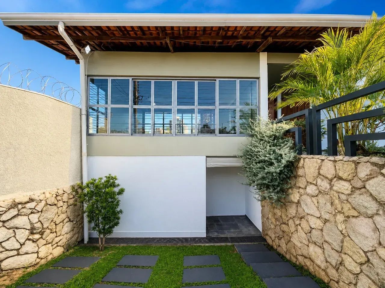 Casa para aluguel com 450 metros quadrados com 5 quartos - Foto 3