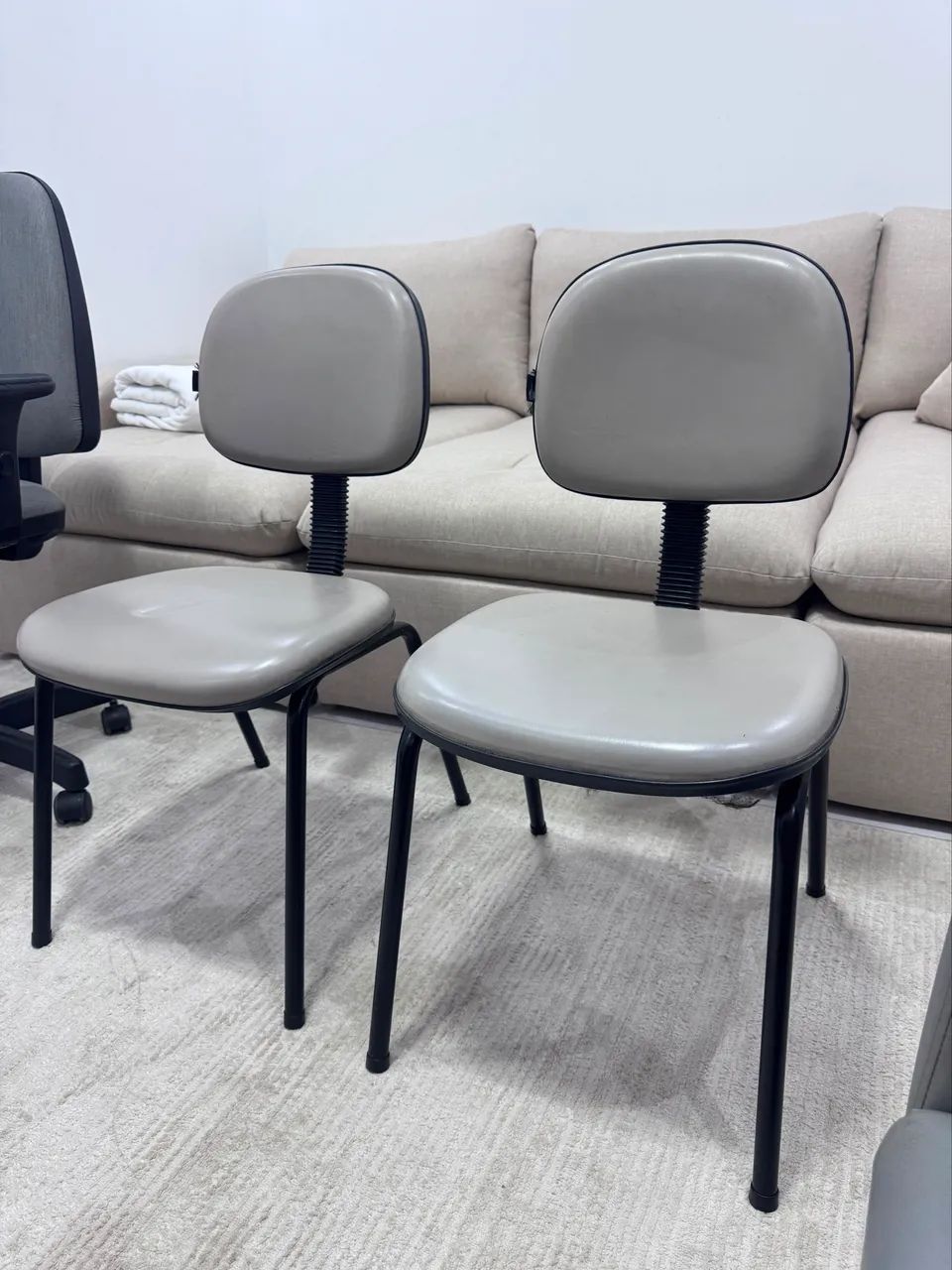 Kit de Cadeiras e Poltrona Cinza  - Foto 5