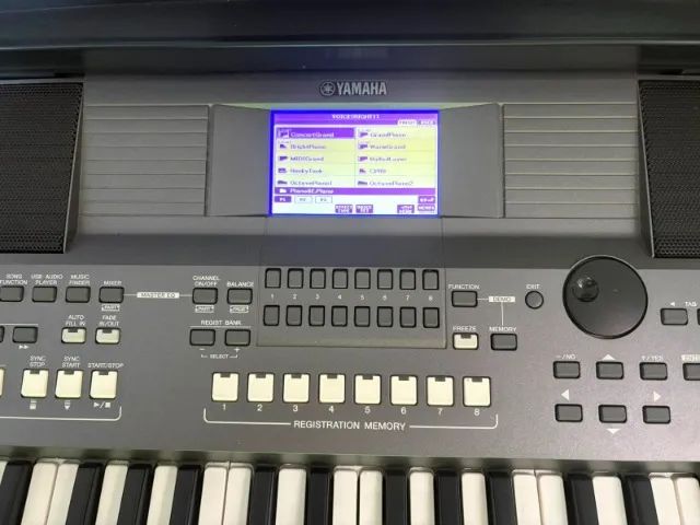 Teclado Yamaha PSR - S670