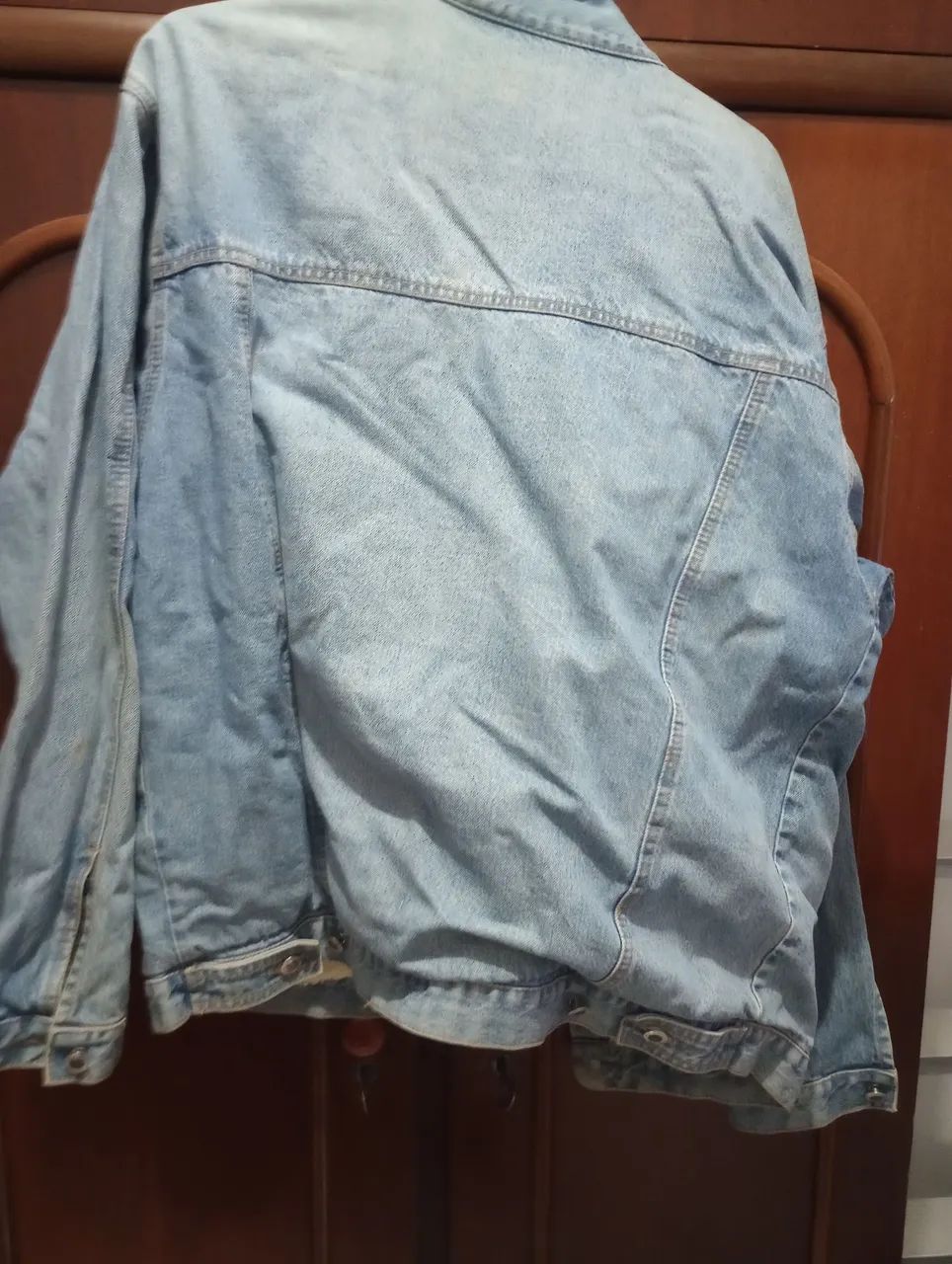 Jaqueta jeans com fundo lã de carneiro, praticamente nova - Foto 5