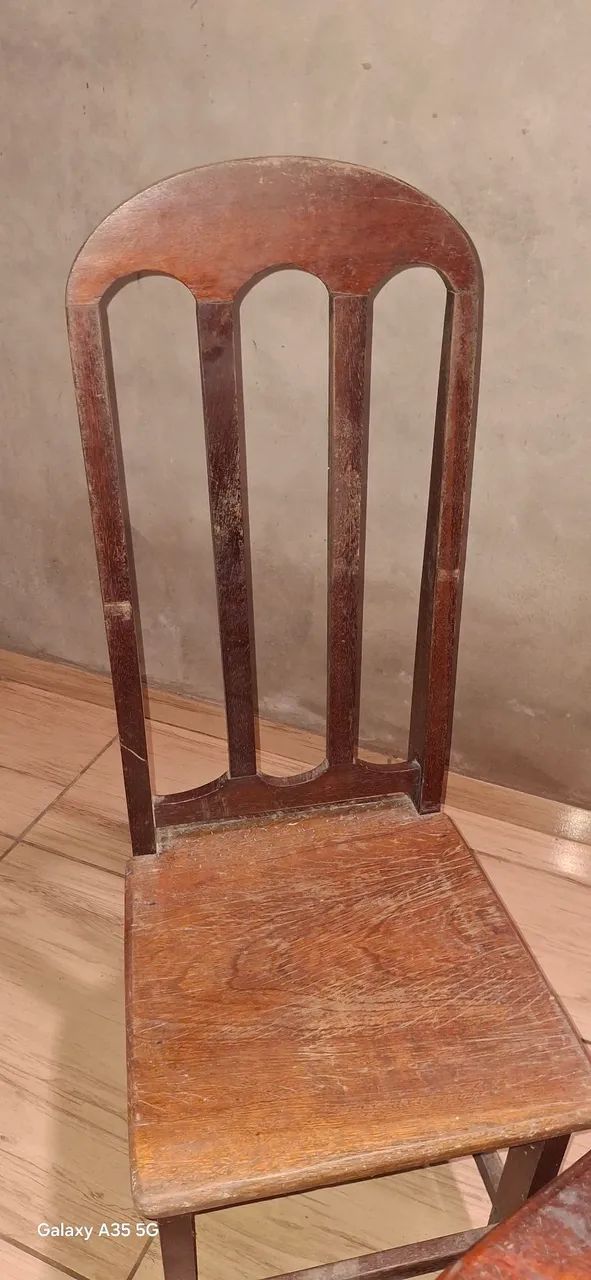 Mesa de madeira com 6 cadeiras - Foto 5