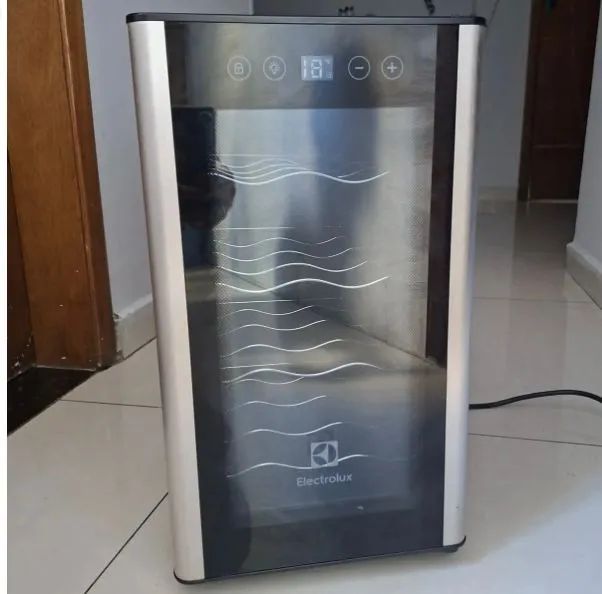 Adega Eletrolux 8 garrafas