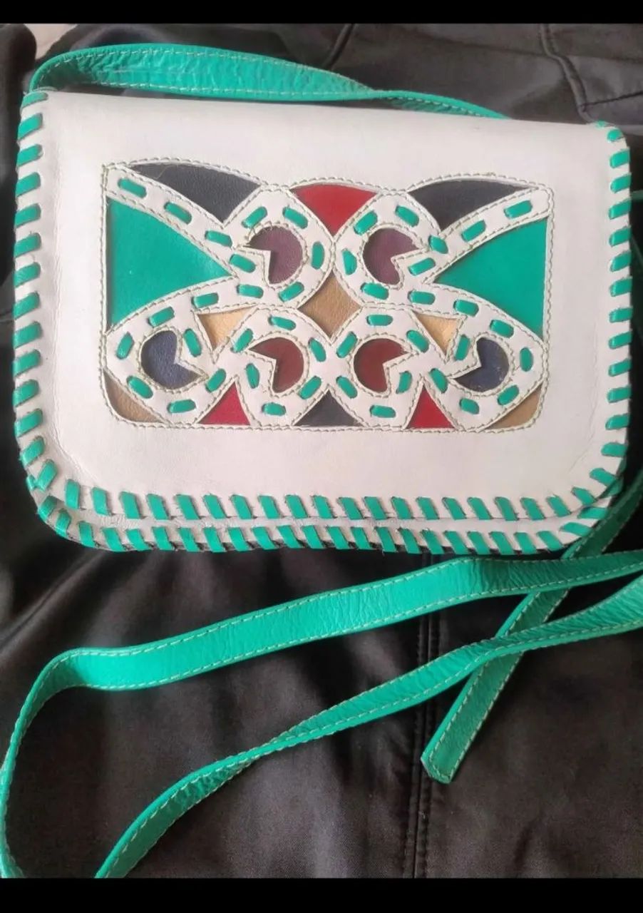 Bolsa couro cor branca medidas 19 x 14 - Foto 2