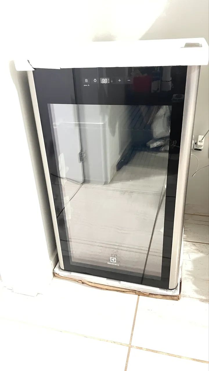Cervejeira Electrolux 96 Litros com Multi Drinks e Painel Digital (BCG96) - Foto 2