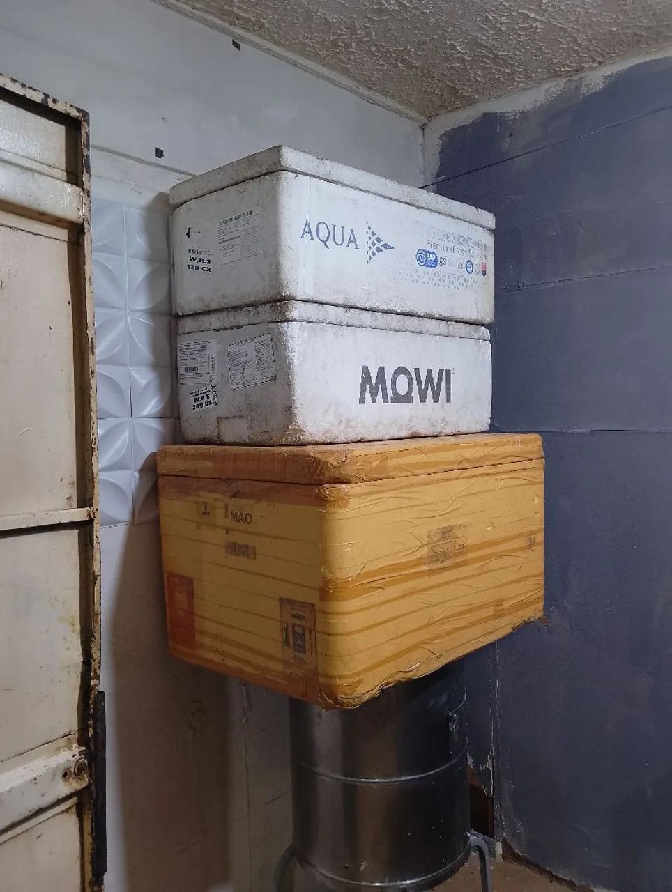 Três Caixas de isopor