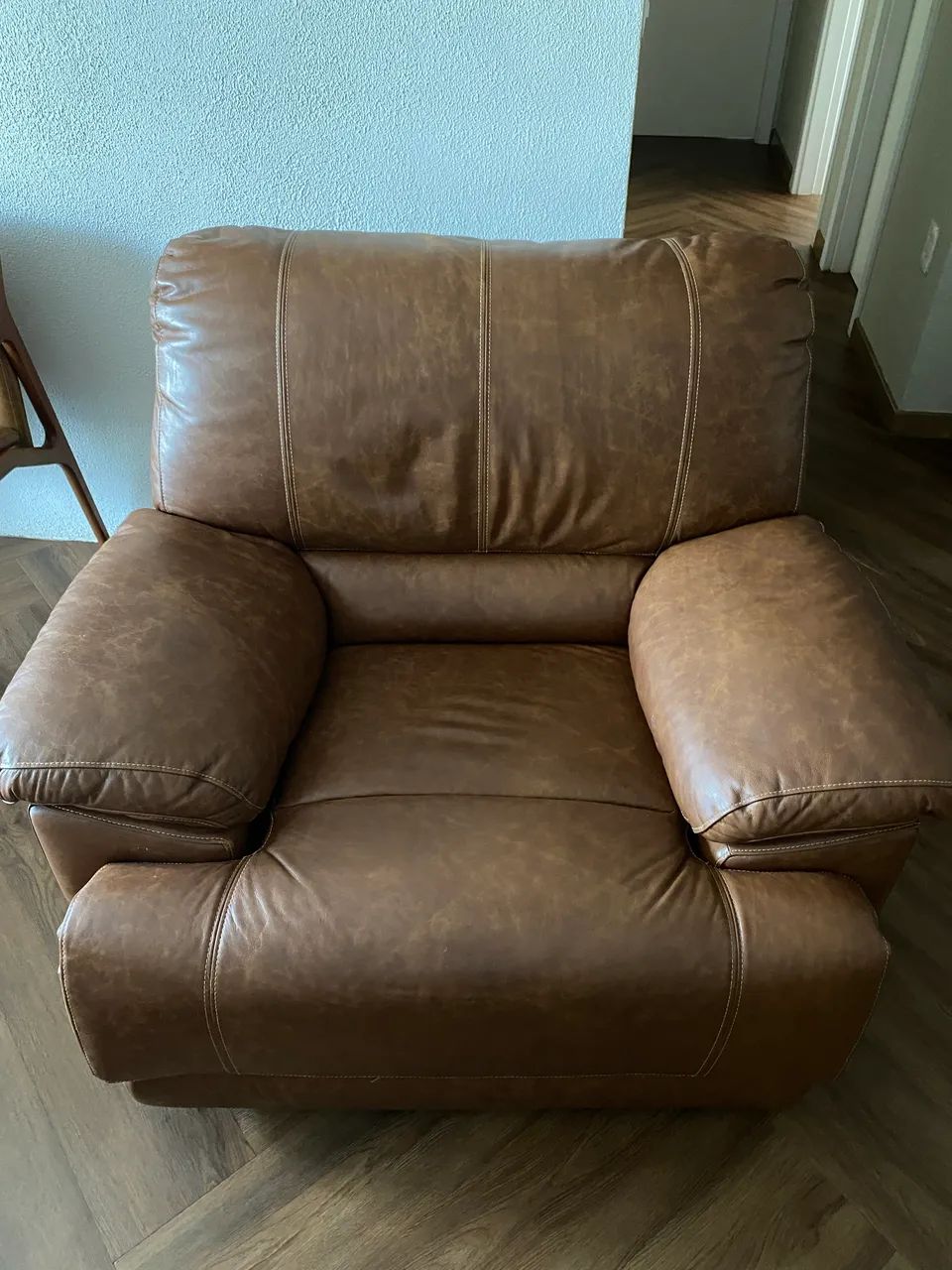 Poltrona Reclinável 100% Couro Marrom Super Confortável