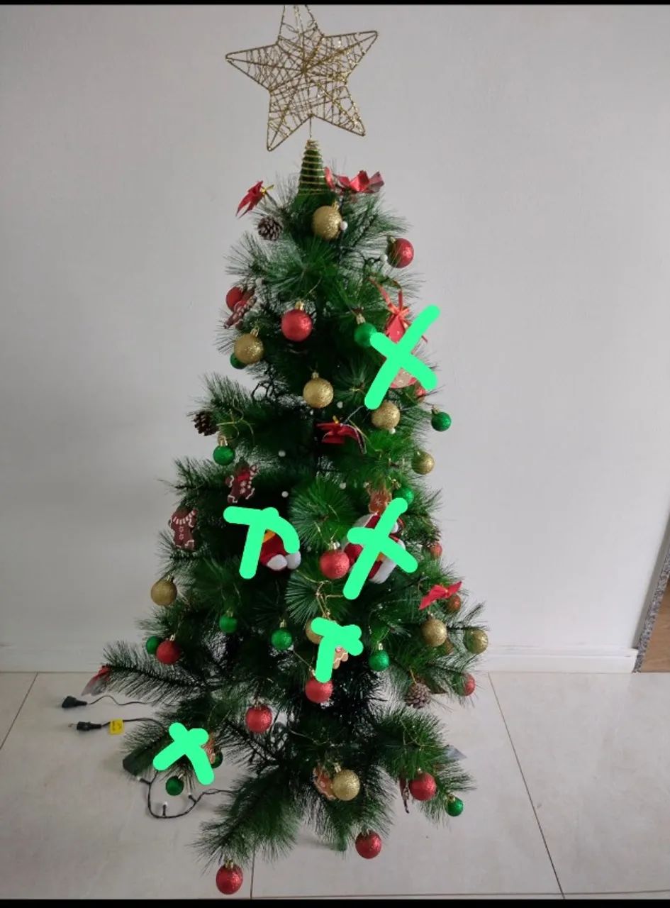 ÁRVORE DE NATAL COM ENFEITES  - Foto 3