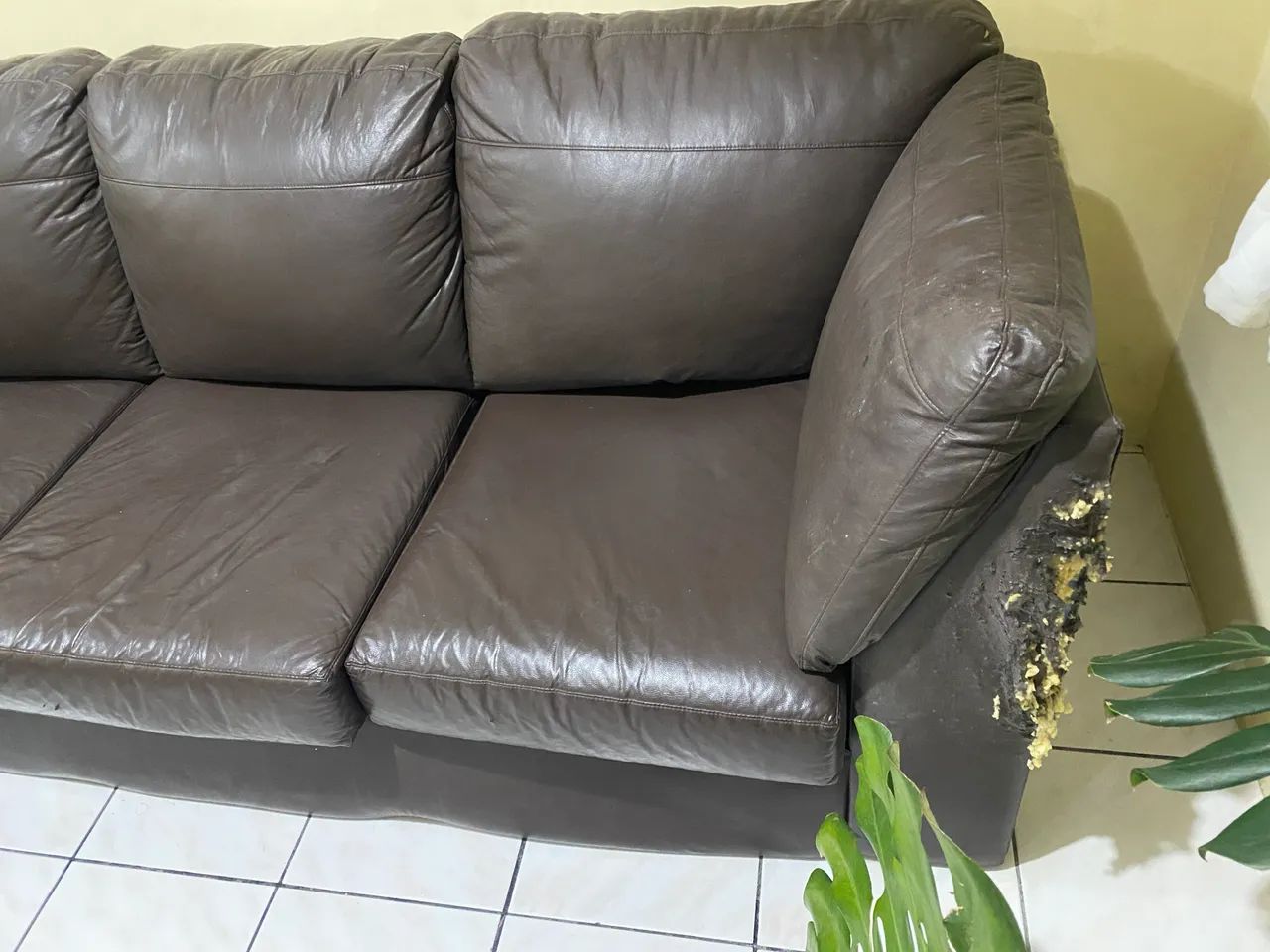 Sofá couro 5 lugares - Foto 4