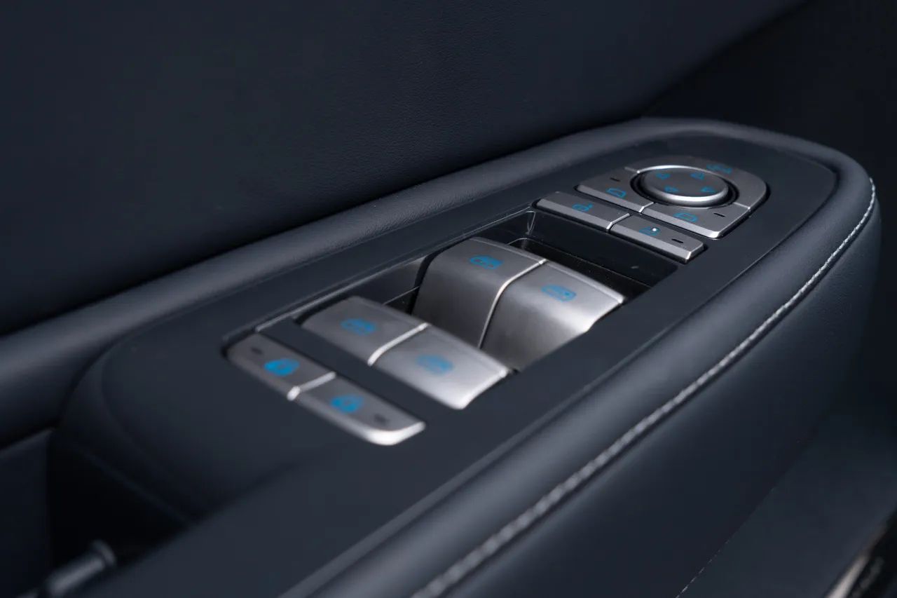 Denza B5 SUV híbrido plug-in, foto 17 de 18