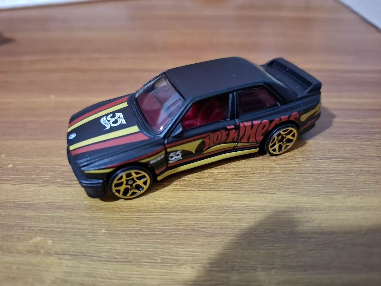 4 HotWheels diversos (com 1 T-Hunt) - Foto 4
