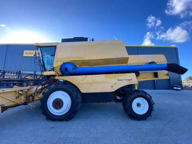 Colheitadeira New Holland TC5090