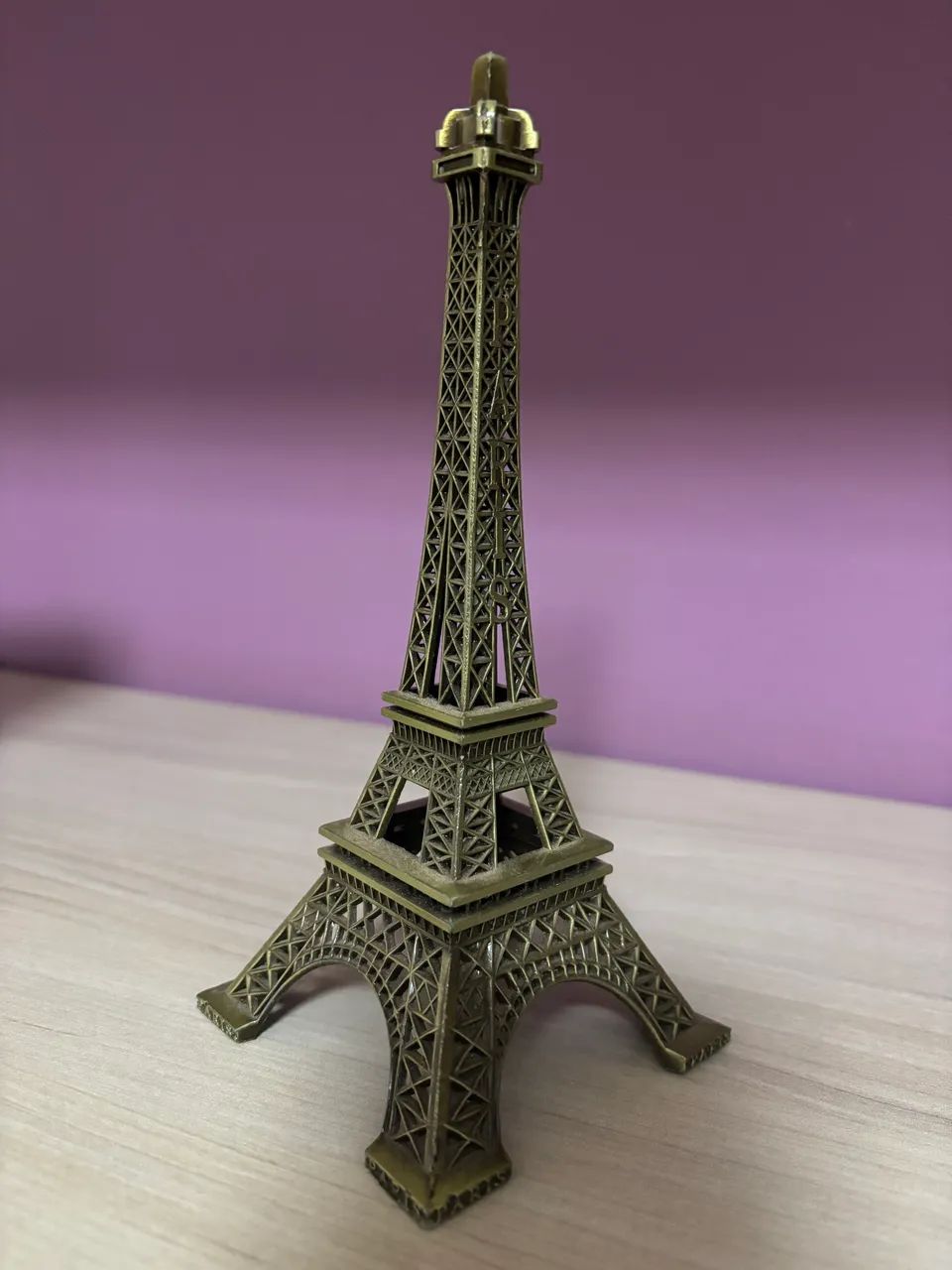 Torre Eiffel miniatura comprada em Paris nova - Foto 4