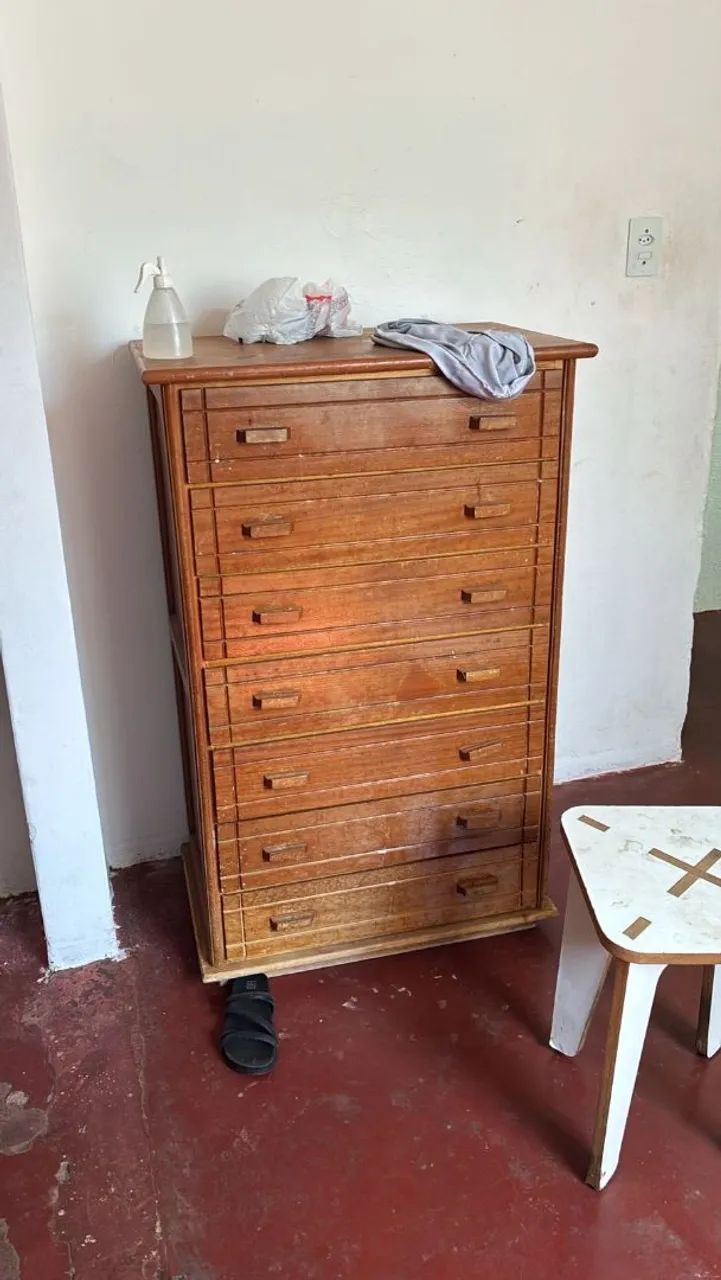 Cômoda de madeira 