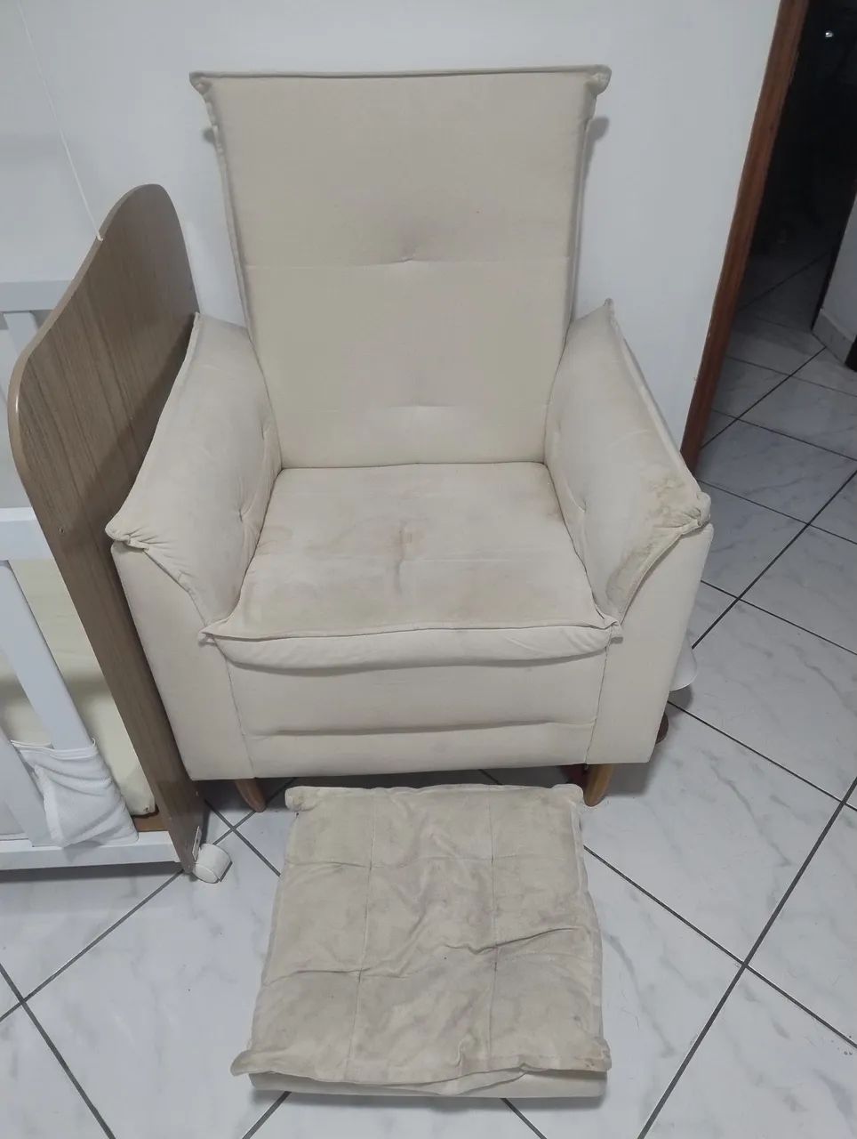 Vendo Poltrona de Amamentação com apoio para os pés  - Foto 2