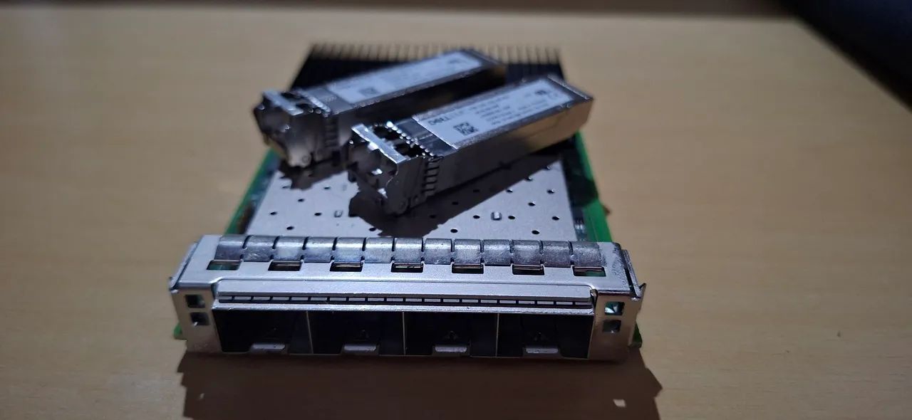 Placa de rede SFP28 10/25gb quad port c/ 2x gbic (pn/XXV-DA4.) 