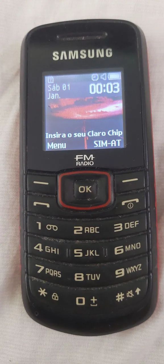 Celular Samsung GT-E1086W com lanterna e rádio funcionando perfeitamente acompaha cabo usb
