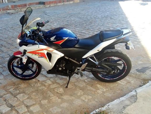Honda CBR250r Tricolor