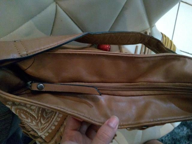 Passo cartão, vendo bolsa de franjas em couro sintético - Foto 5
