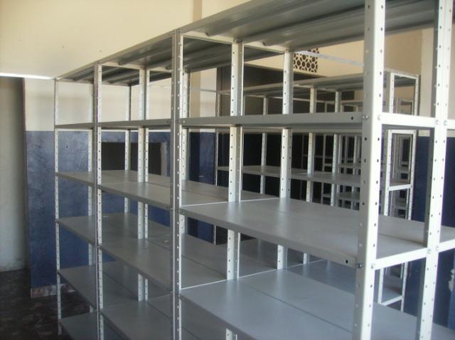 Estante de aço