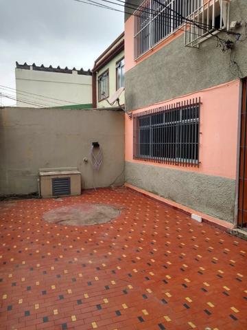 Excelente casa no centro de Realengo na rua professor Carlos Venceslau - Foto 3