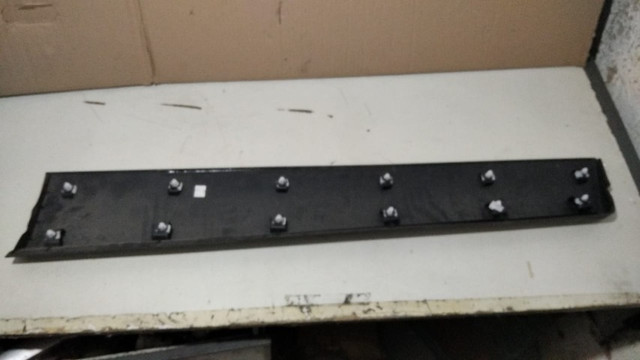 Friso Moldura Porta dianteira esquerda Tracker 2014 / 2018 - Foto 2