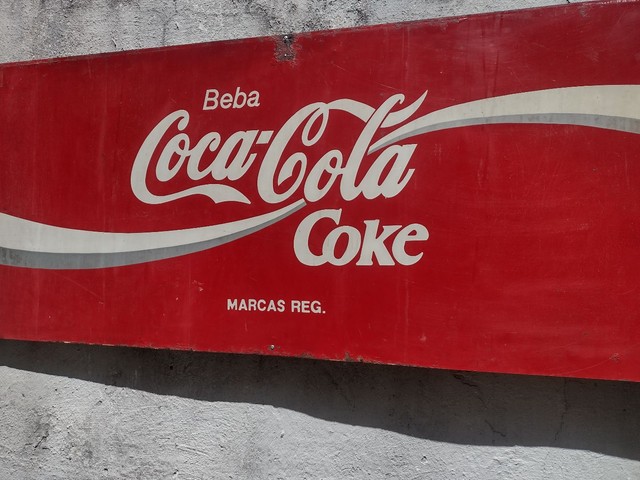 Placa antiga de ferro grande coca cola