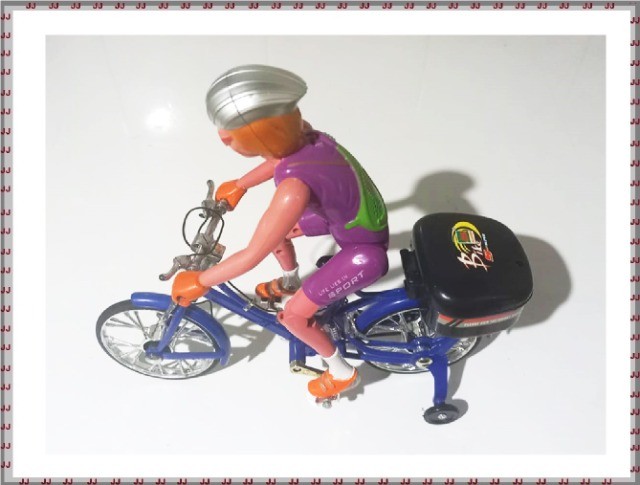 Boneco Bicicleta A Pilha Com Luz E Som Anda Sozinha