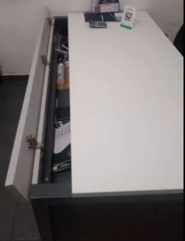 Mesa De Escritório - Metal E Madeira (2 unidades). O preço do anúncio é por cada unidade - Foto 2