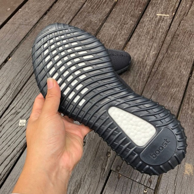 Tênis Adidas Yeezy Boost 350 V2 